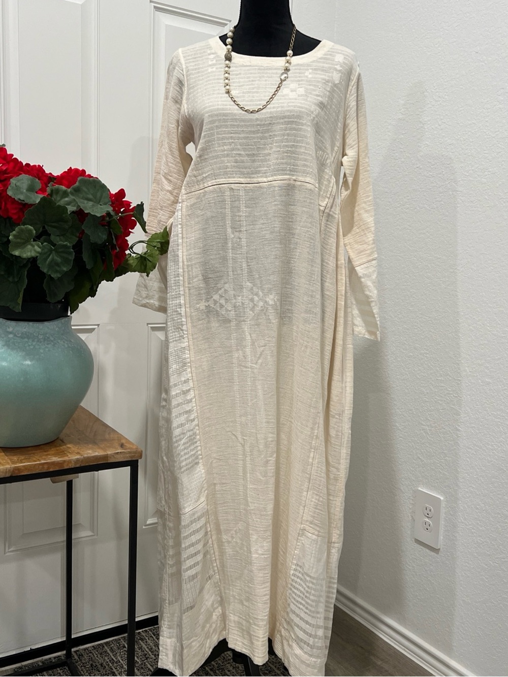 Relaxed Ivory Long Sleeve Maxi Dress Sz M